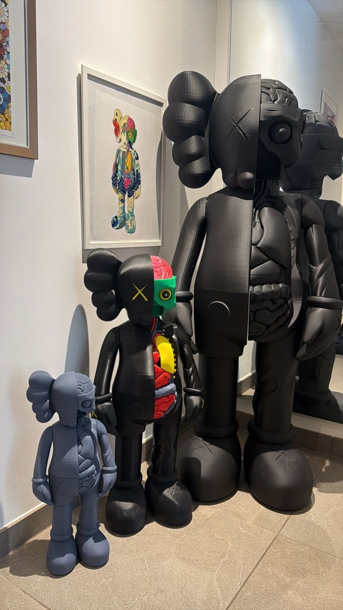 Statuette: 70cm Kaws Inspiration - 3D print – Nuovo (secondo la descrizione) da Giubiasco venduto da IWGL002 3