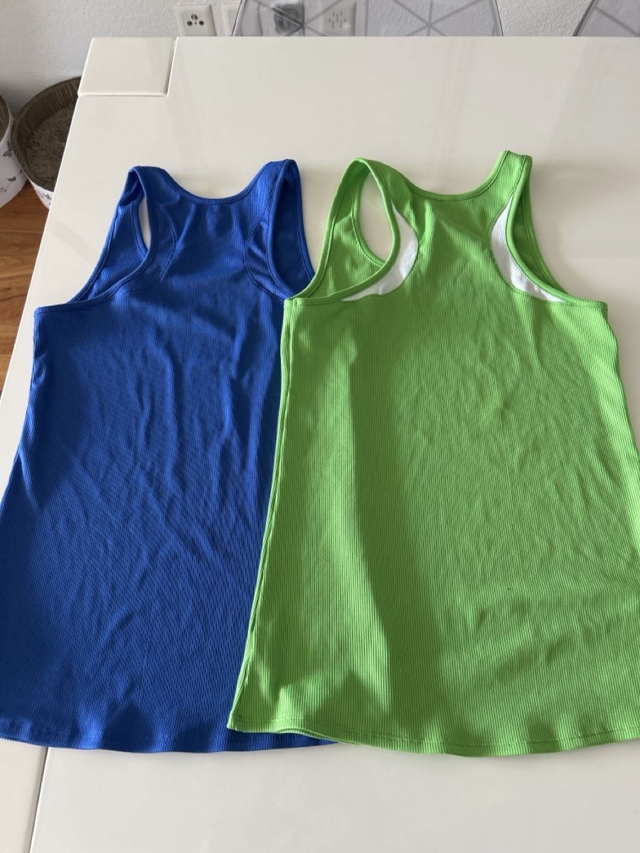 Under Armour Tops: 2er Pack Undersrmour Tops – D'occasion à Jenins par Pocahontas013 1