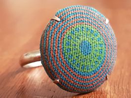 Ring für extravagante Damen. style Lagenlook, Stoffrondelle