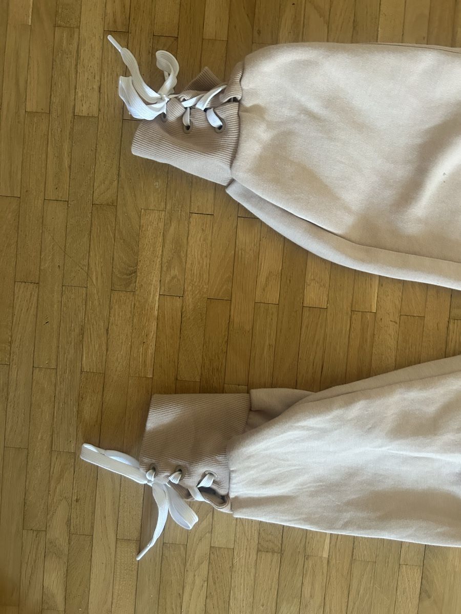 Adidas Pantaloni: Adidas Sweatpants mit süssen Schleifen – Nuovo (secondo la descrizione) da zürich venduto da N2424 1