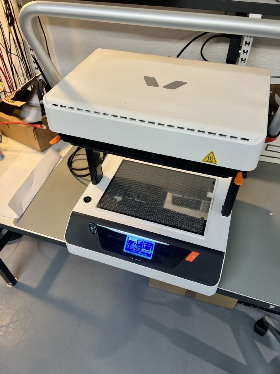 Tutte le macchine: VaquForm DT2 Desktop Thermoforming Machine – Usato da Glattbrugg venduto da sam-network