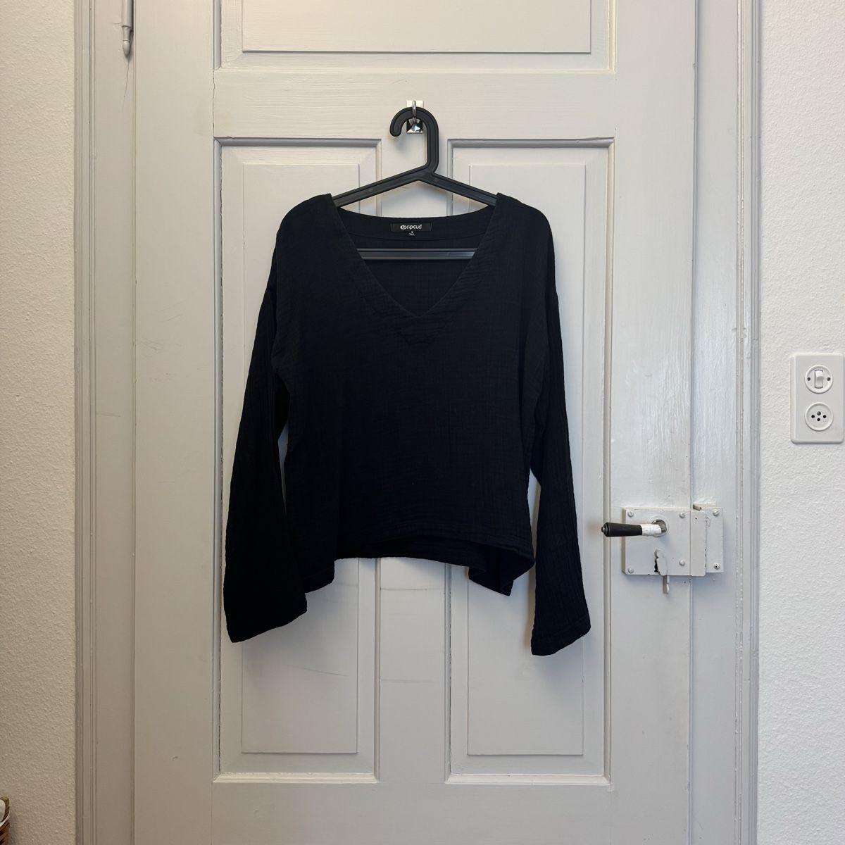 Rip Curl Pulls & Sweat-shirts: Schwarzer Rip Curl Leinenpullover, Grösse S – Neuf (Voir description) à Baden par sinaxli
