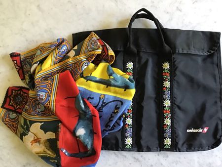 Swissair Sammlerstücke / Raritaet - Seidenfoulard/Tragtasche
