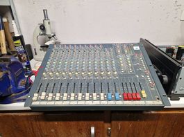 Table de mixage Soundcraft 12 pistes