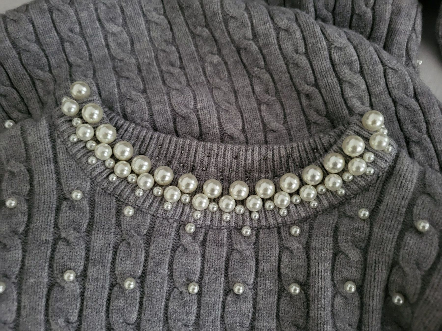 Maglioni & Felpe: Damen Pullover grau mit Perlen Zopfmuster one Size – Usato da Grüsch venduto da Marianna05 2