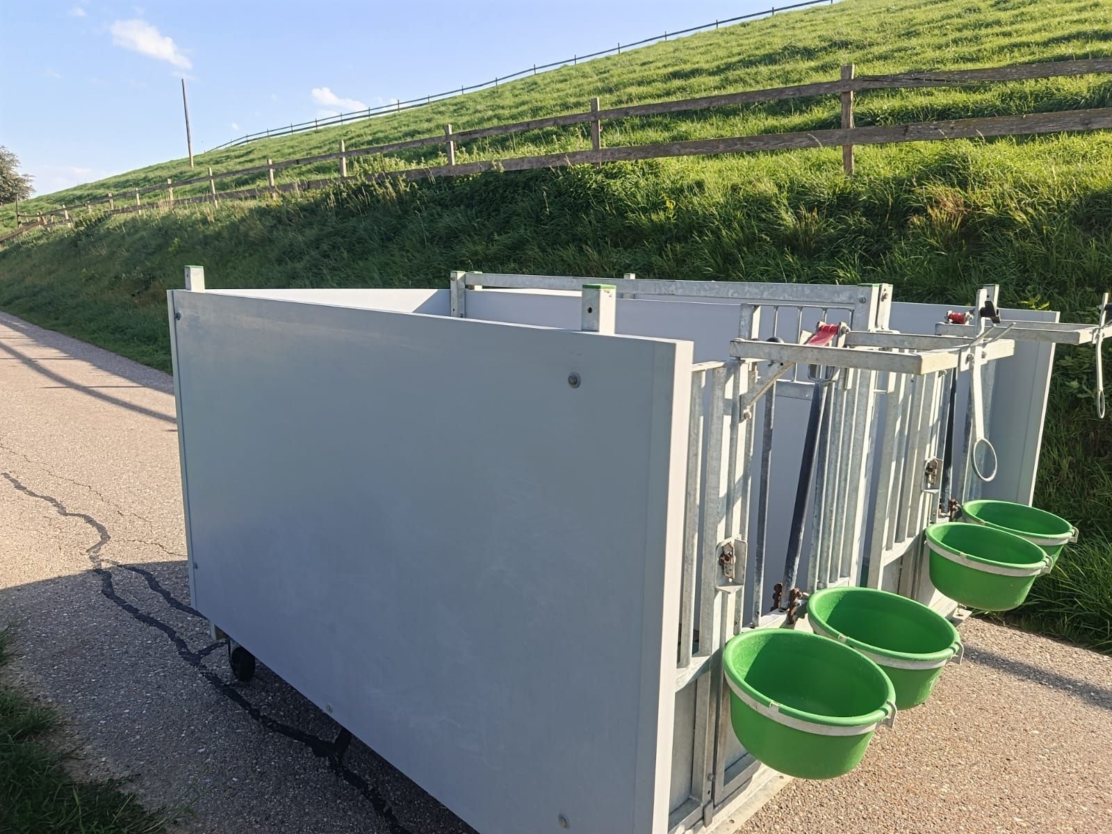 Altre attrezzature per stalle: Topcalf Kälberboxen – Usato da Ebersecken venduto da fis_kz25