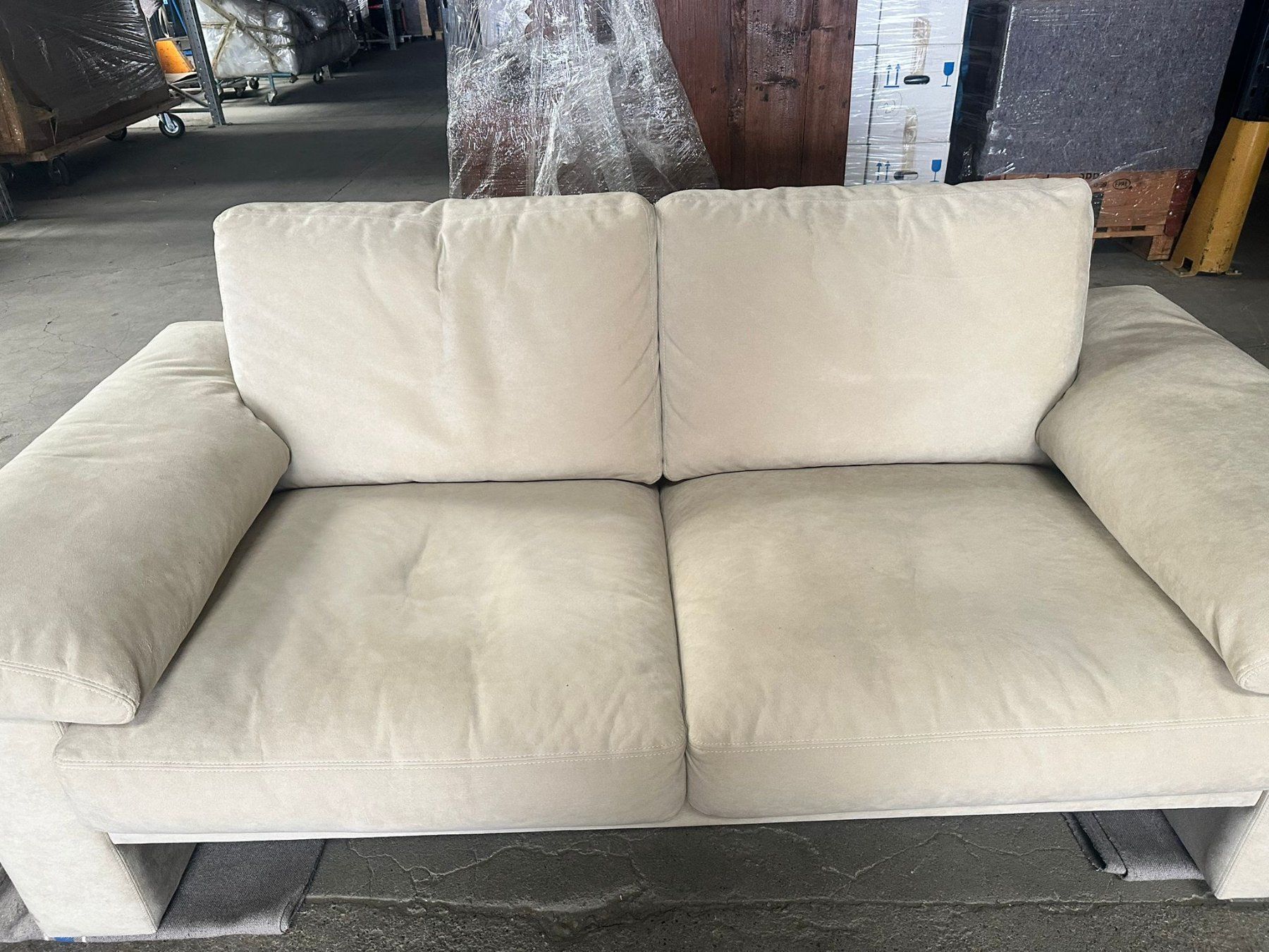 Sofas: 2er Sofa hellbeige Alcantara – D'occasion à Regensdorf par Sisco1968