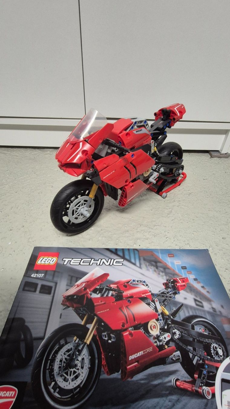 Lego Giocattoli: Lego Technic Ducati Vitrinenmodell – Usato da Rickenbach SO venduto da Bubs