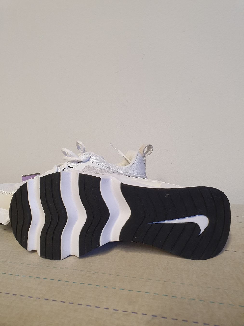 Nike Scarpe da donna: Basket Nike – Usato da Tramelan venduto da Anneli 1