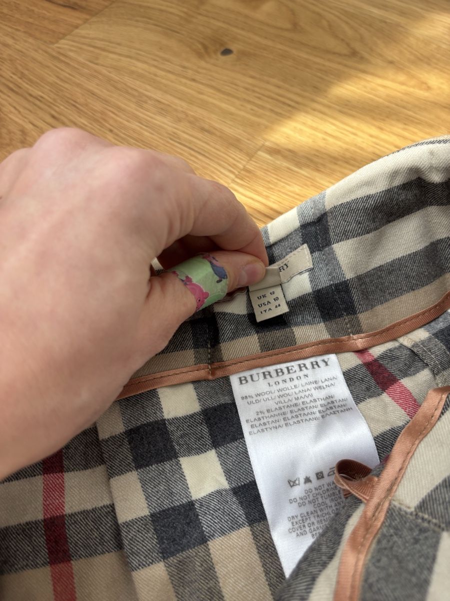 Burberry Gonne: Wool Mini Skirt Burberry UK12 – Nuovo (secondo la descrizione) da Horgen venduto da lme_8kj7 2