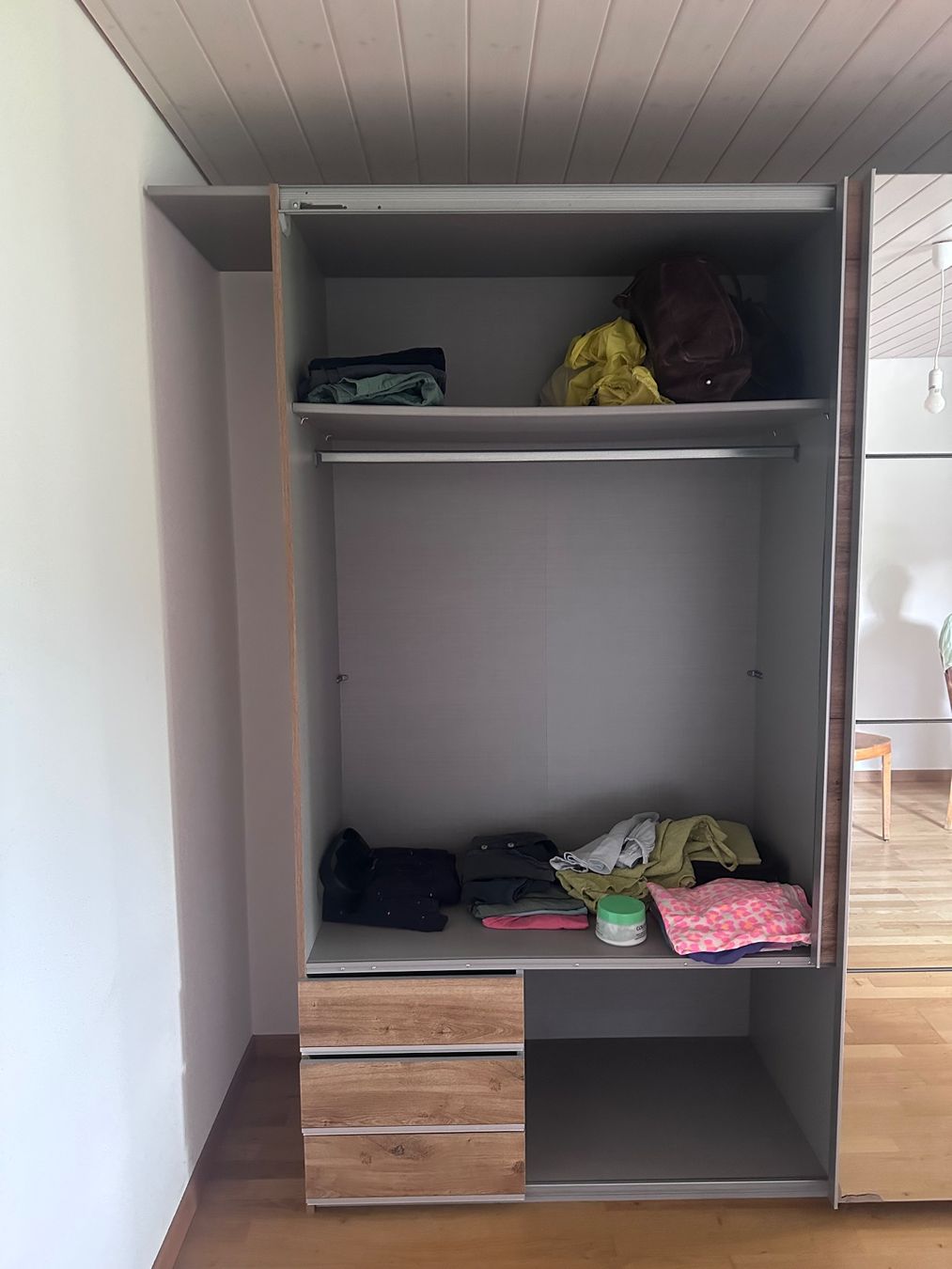 Armadi: Schwebetürenschrank – Usato da Hinwil venduto da Trixli1 2