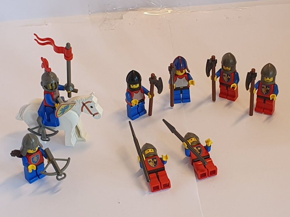 8 Lego-Ritter-Figuren inkl. 2 Löwenritter & Pferd und Waffen (Gebraucht ...