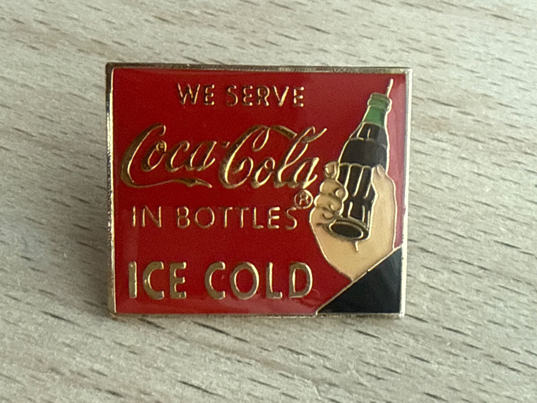 Coca-Cola Plaketten & Abzeichen: Pin Coca-Cola – Gebraucht aus Glattbrugg von Schweigmatt