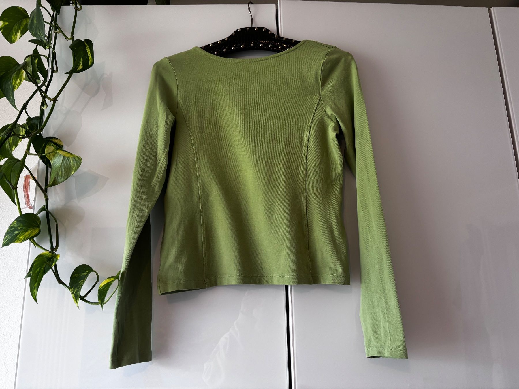Weekday T-shirts: WEEKDAY "DEEP BACK LONG SLEEVE" Gr. M – D'occasion à Zürich par missmodernage