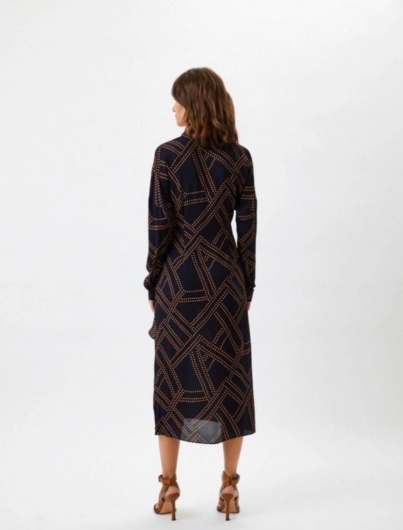 Massimo Dutti Vestiti: Massimmo Dutti midi dress s38 – Usato da Zürich venduto da Curated.Chapters 8