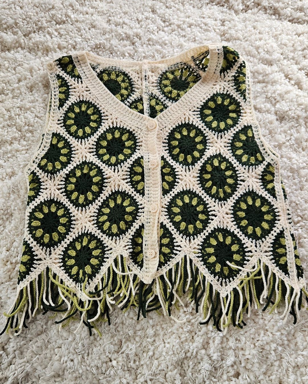 Top: Florale Strickweste im Boho Style – Nuovo (secondo la descrizione) da Hettlingen venduto da Leaena279