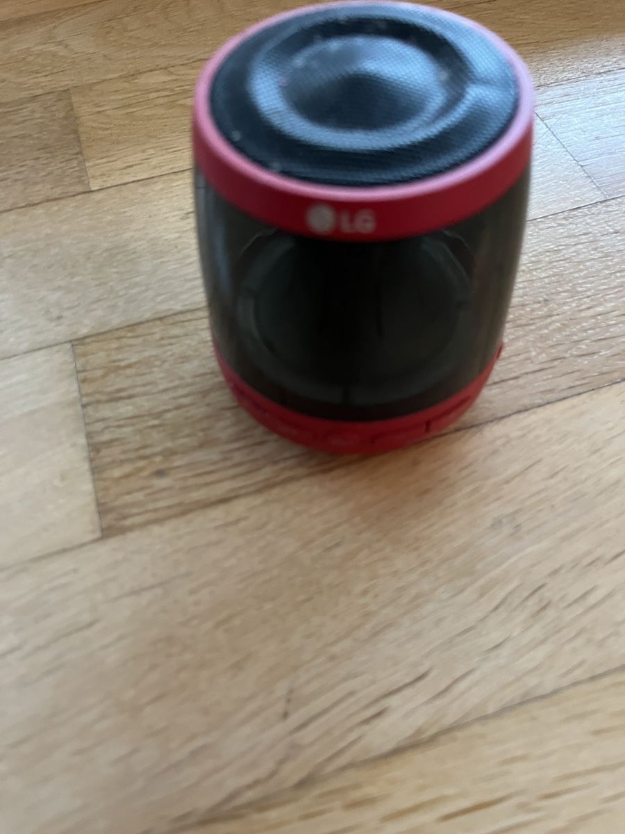 Lettore multimediale portatile: LG Bluetooth speaker – Red, portable – Usato da meilen venduto da ana_qc5y