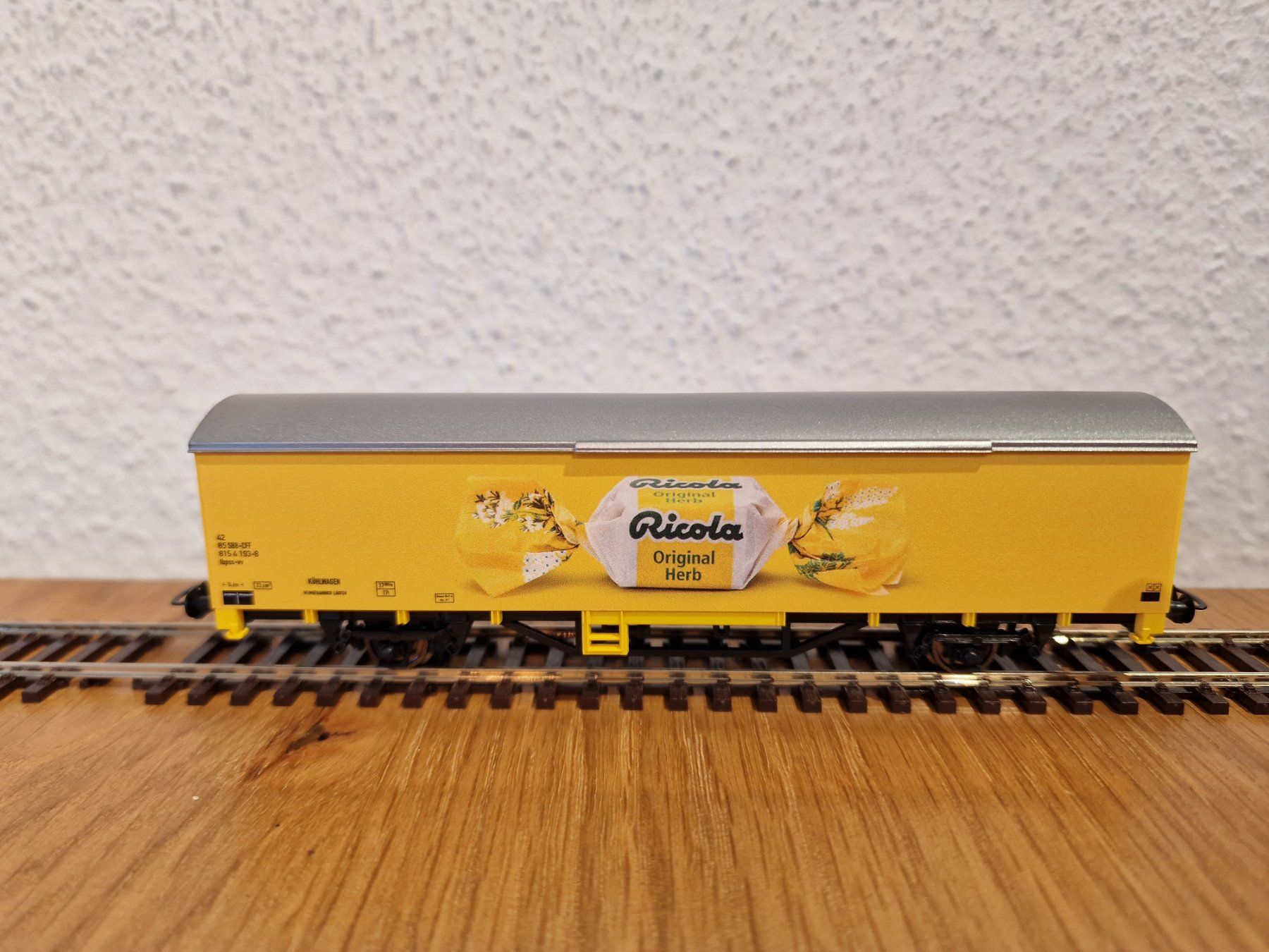 Piko Modellini di ferrovie: SBB Güterwagen Ricola H0 – Nuovo e nell'imballaggio originale da Matten b. Interlaken venduto da lor_hr9w 1