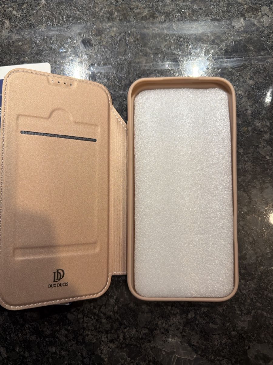 Apple Covers & Schutzfolien: Étui iPhone 17 pro Max or - neuf  – Neu und originalverpackt aus Yverdon-les-Bains von ame_7f2x 1