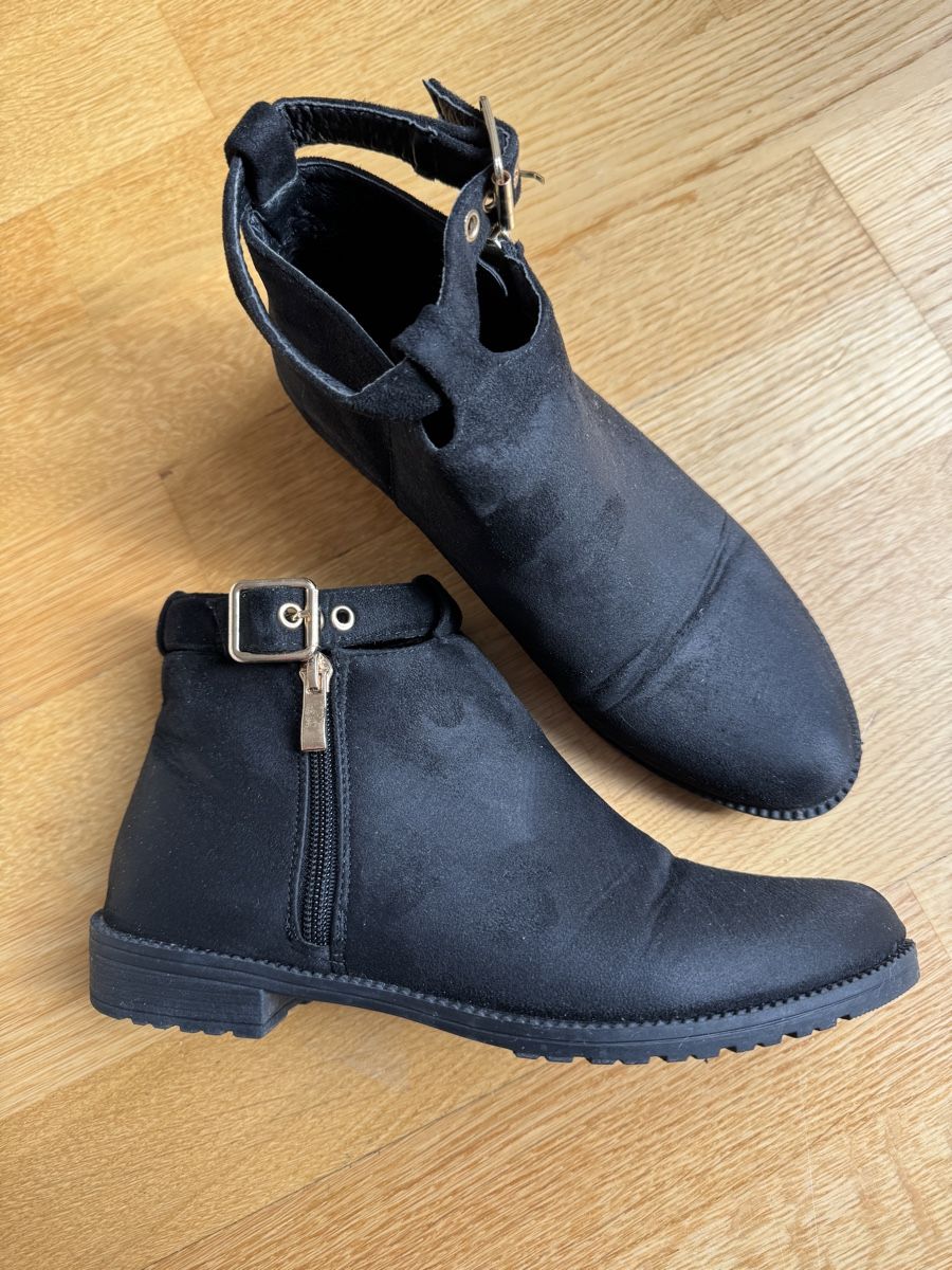 Scarpe da donna: Stiefeletten, schwarz, Grösse 39 – Usato da Luzern venduto da emm_nw8g 1