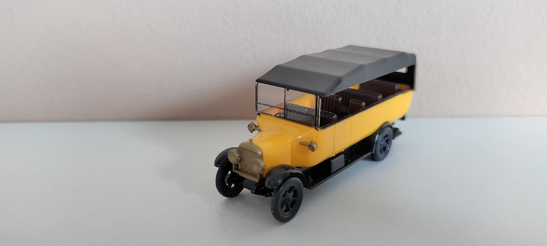 Roskopf Voitures modèles: ROSKOPF-MODELL - "FBW-Alpenwagen/PostAuto"| gelb | Cabrio  – D'occasion à Boswil par MAF_952