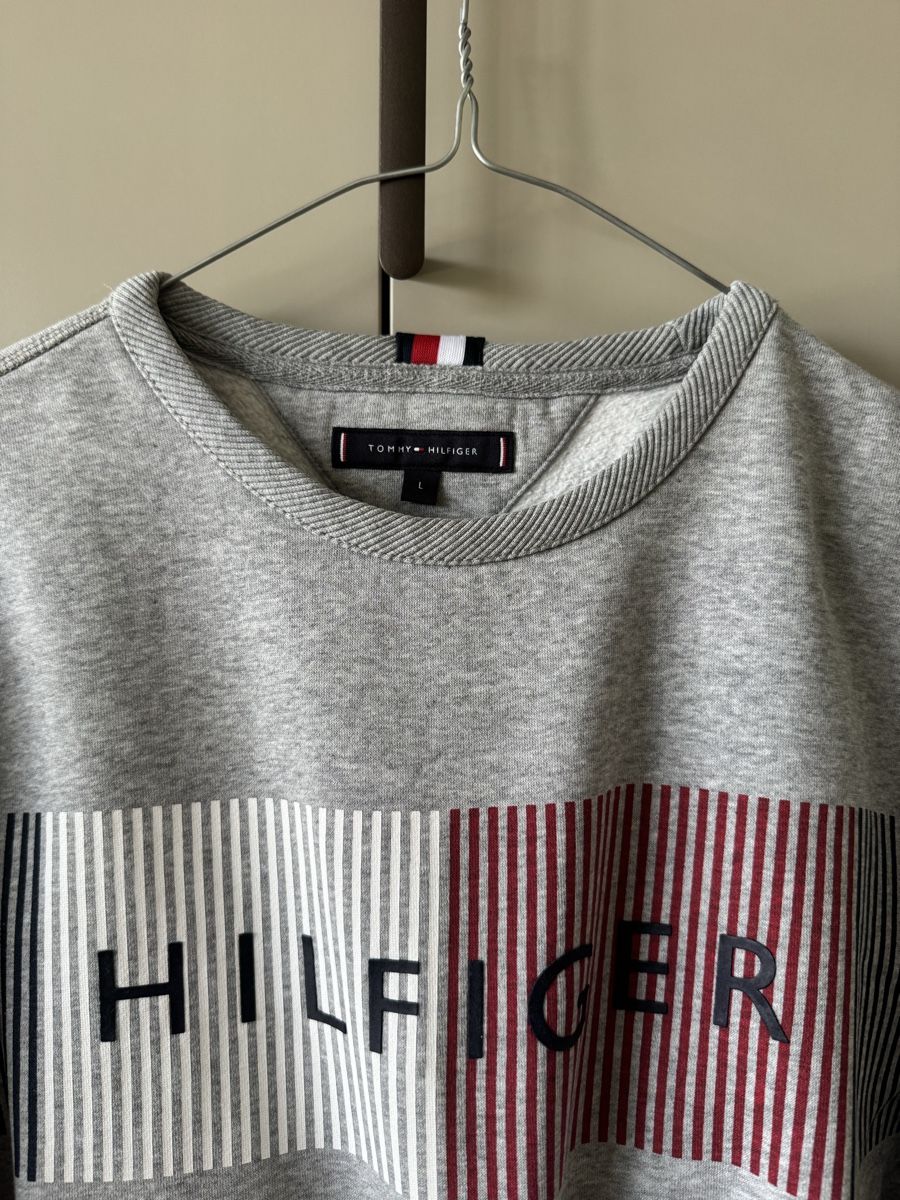 Tommy Hilfiger Pulls & Sweat-shirts: Sweat Tommy Hilfiger – D'occasion à Châtel-St-Denis par Lou_Hock 1