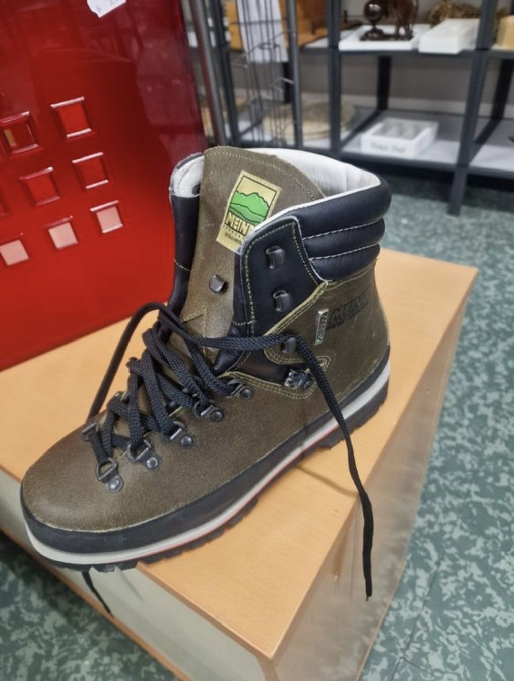 Meindl Scarpe da uomo: Meindl Wanderschuh Goretex, Grösse 43, Top Zustand – Nuovo (secondo la descrizione) da Chur venduto da Stechmuecke21 4