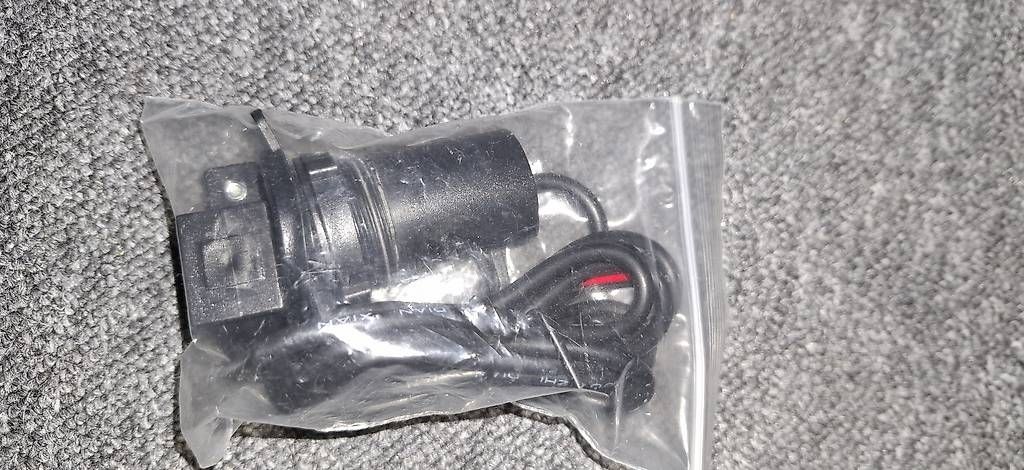 Unità & Adattatore: 12V zu 5V 2.1A 20mm USB Motorrad Adapter – Usato da Windisch venduto da vas_nps6