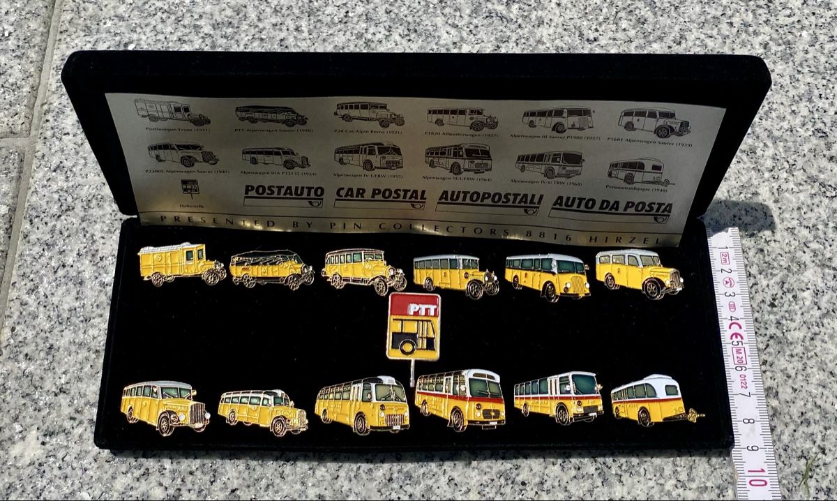 Placchette & Badge: Postauto Sammlung Pin Anstecker 14 Stk. gelb Retro Oldtimer – Usato da Rotkreuz venduto da Once0 2