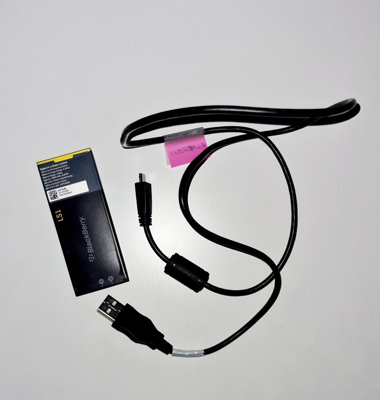 Blackberry Telefoni cellulari / Smartphones: Blackbarry battery et cable – Usato da Thônex venduto da AneleManele