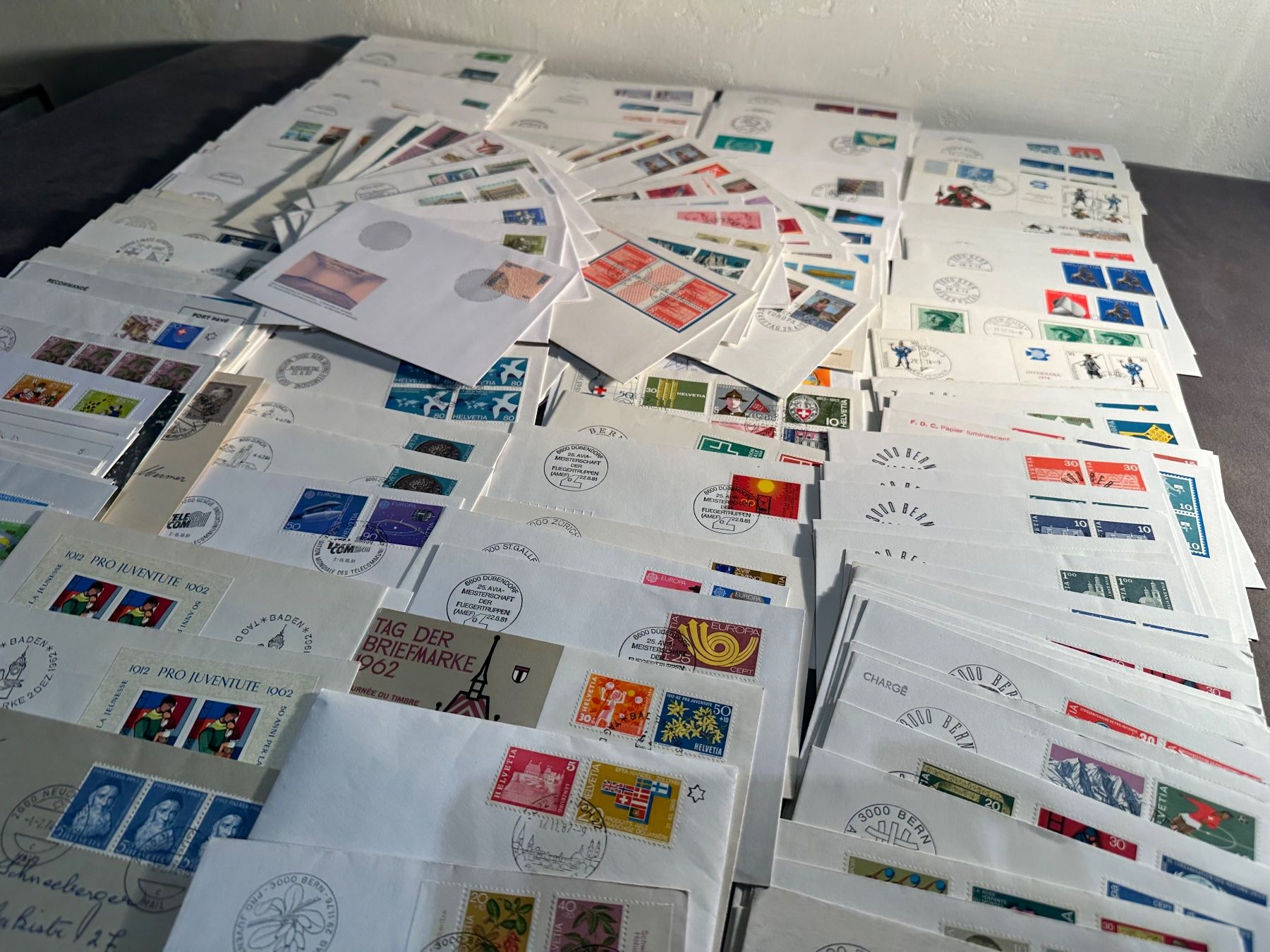 Tutti i francobolli: Sammlung Schweiz Briefe Sonderbriefe FDC usw. – Usato da Stettfurt venduto da 2442 6