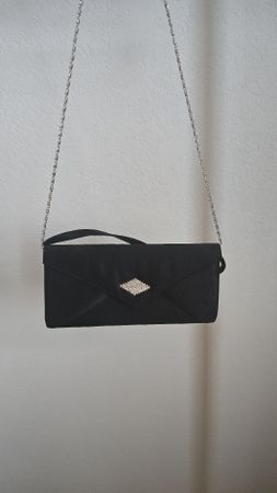 schwarze Umhängetasche