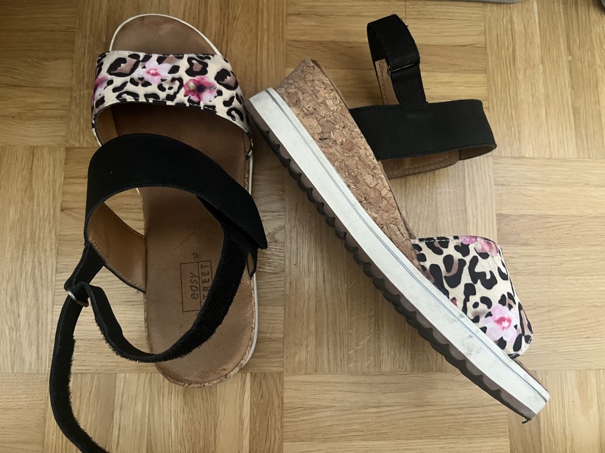 Scarpe da donna: Sandalen Damen Leopard Print Gr. 39 – Usato da Belp venduto da Lalaisland 1