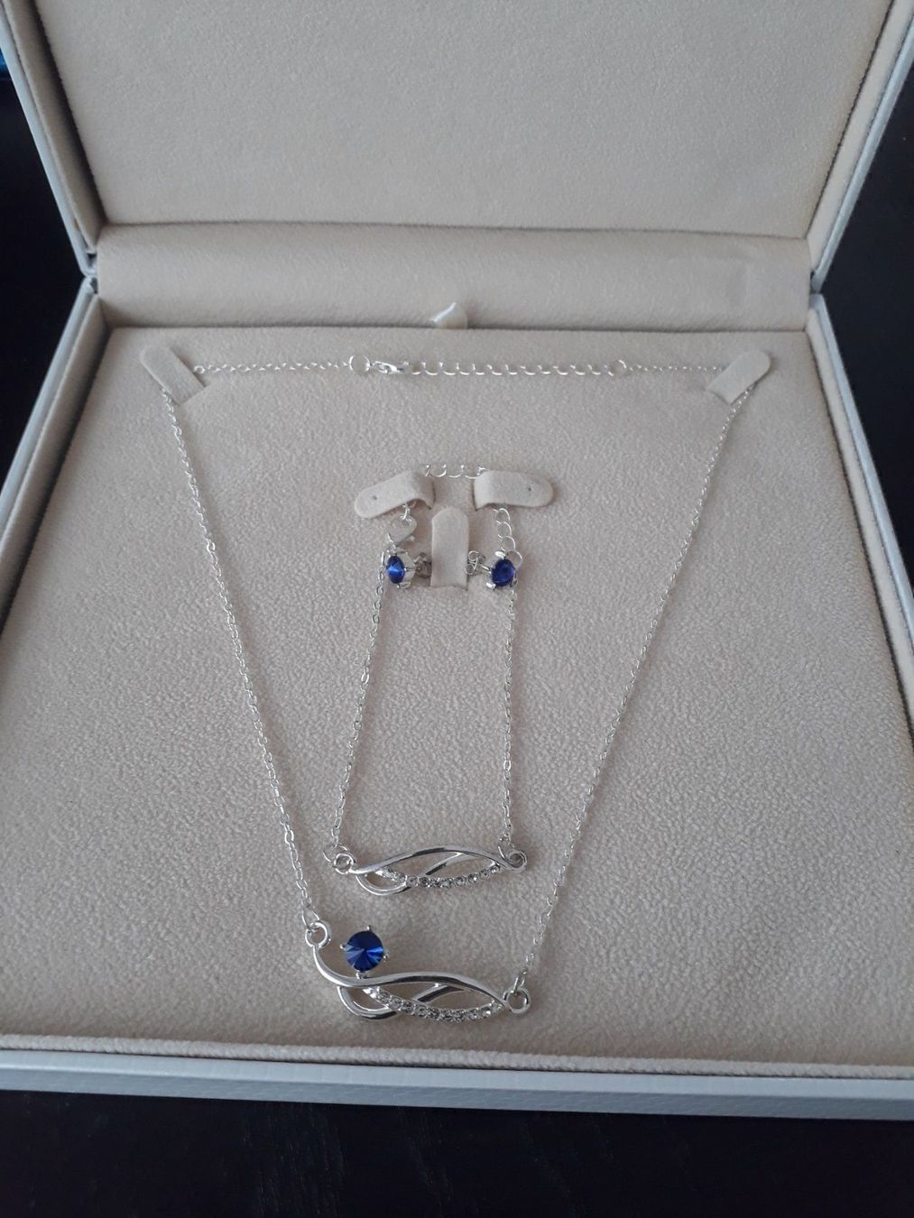 Catenine: Schönes, neues Schmuckset – Nuovo (secondo la descrizione) da Nottwil venduto da Janny77