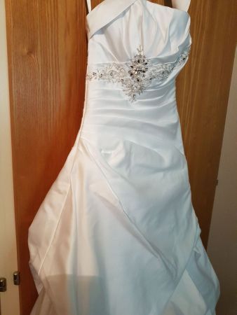 Hochzeitskleid NEU inkl. Aufbewahrungsbox