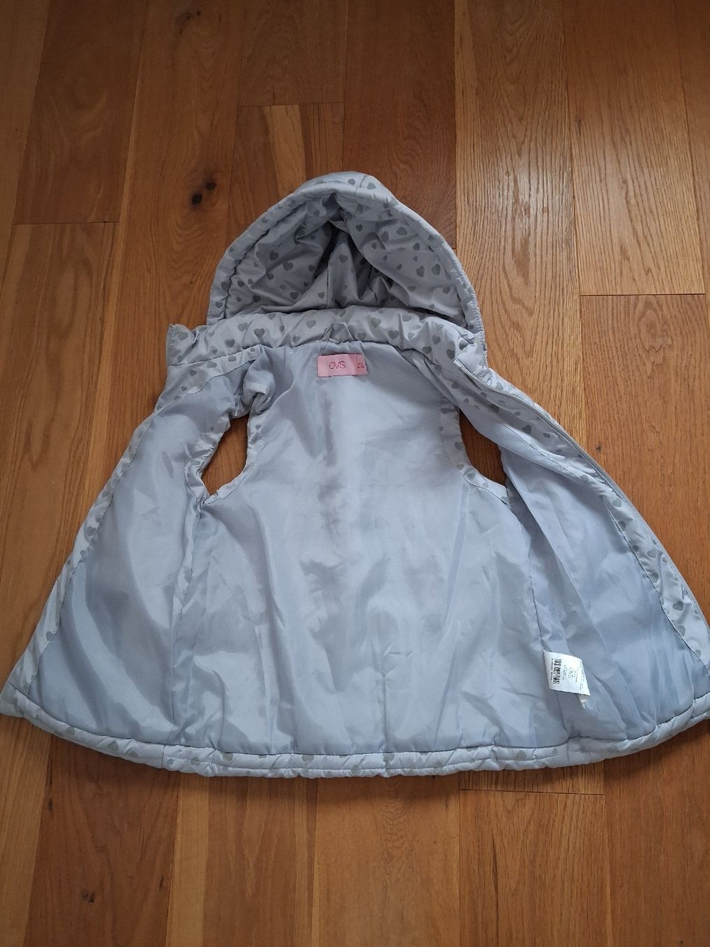 Autres vêtements fille: Steppweste mit Herzen Grösse 134 – D'occasion à Roggliswil par buechi82 1