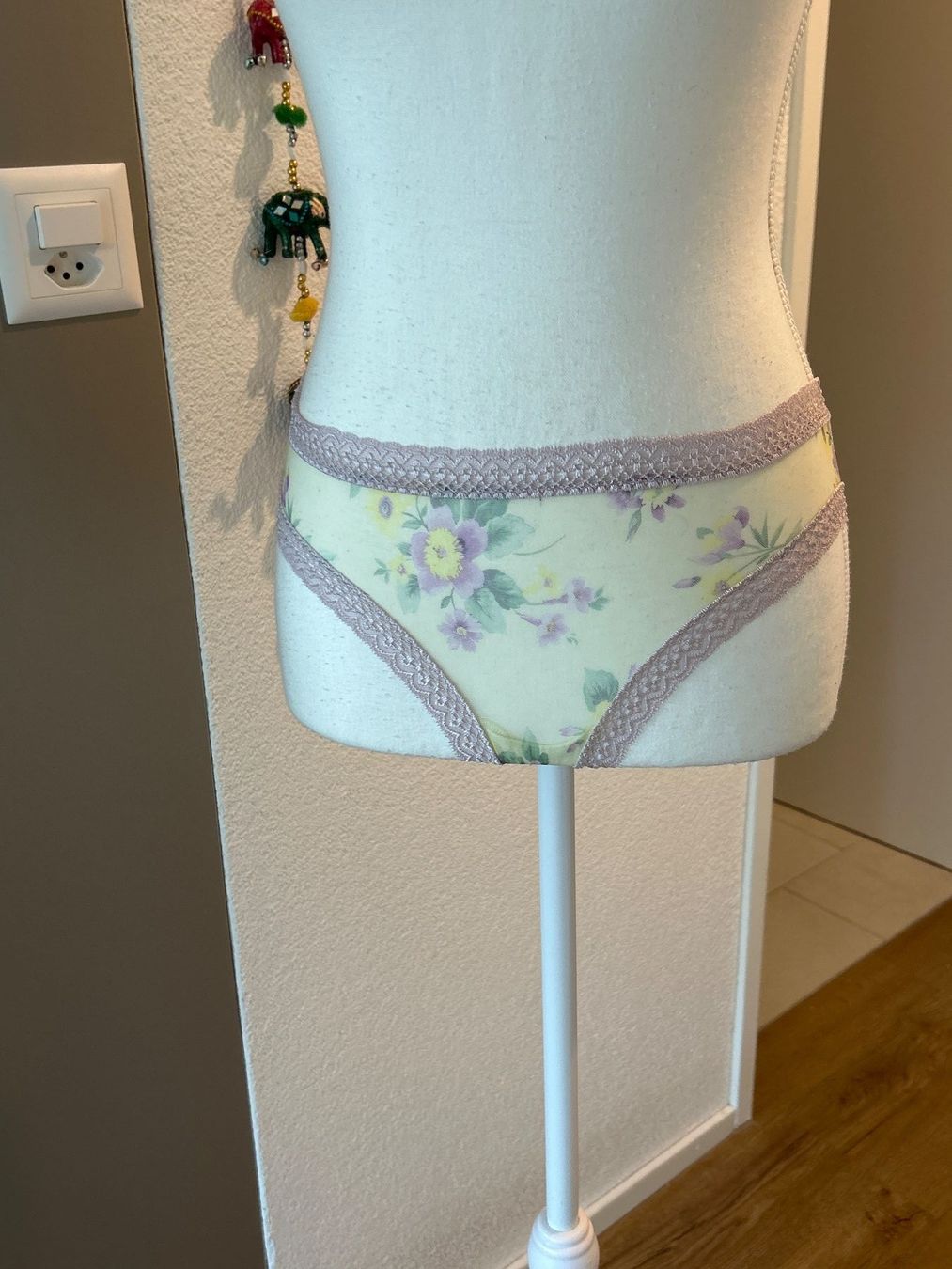 Intimissimi Altra biancheria intima: Damenslip hellgelb mit flora Muster von Intimissimi – Usato da Brunnen venduto da Nala2929 1