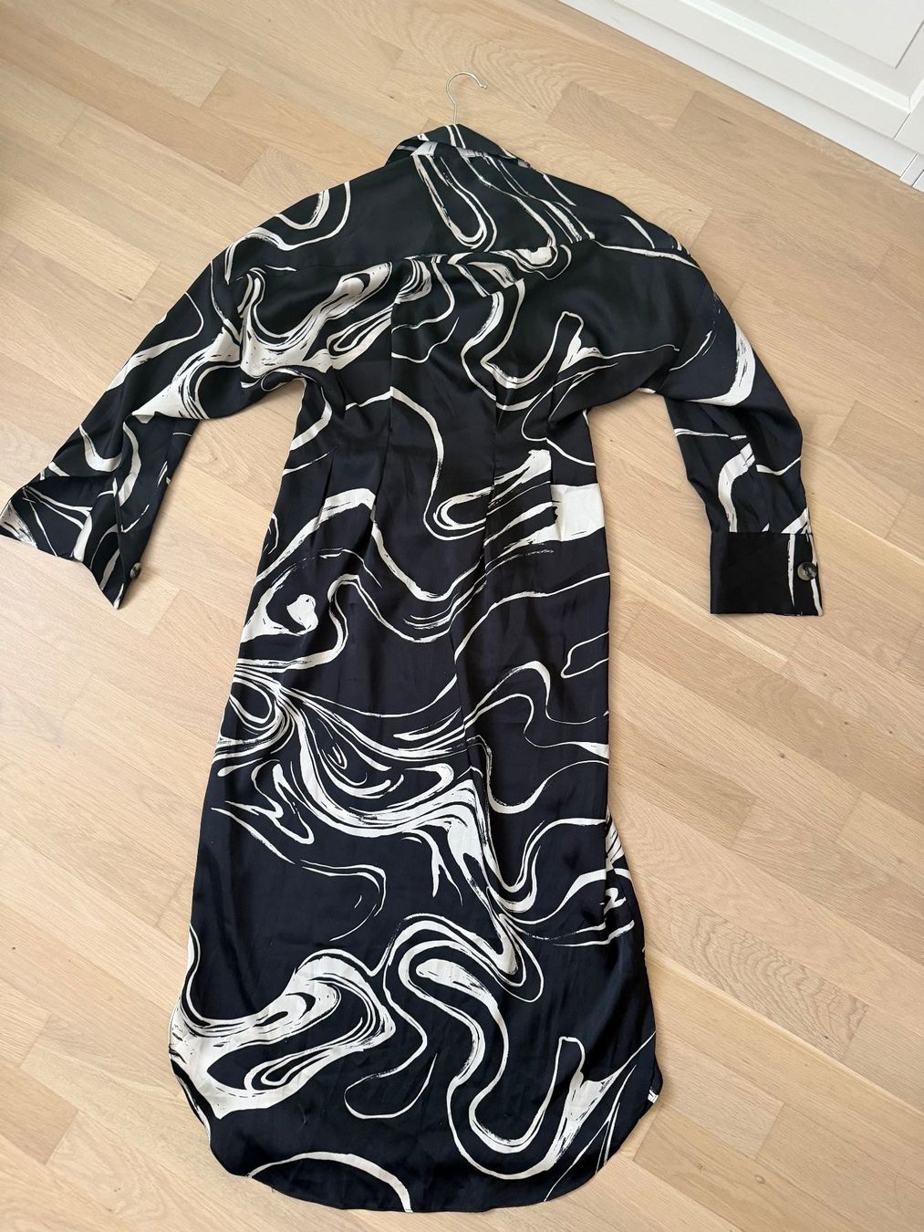 Zara Vestiti: Kleid Zara schwarz-weiss gemustert Gr. M – Nuovo (secondo la descrizione) da Itingen venduto da Granini_93 2