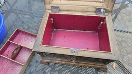 Je vends une vieille boîte décorative