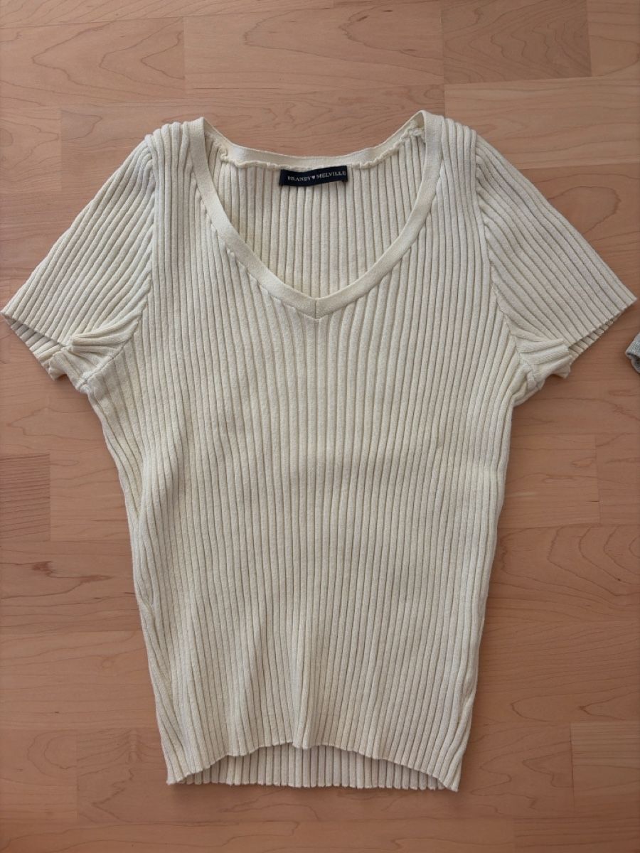 Brandy Melville T-shirt: Brandy Melville T-Shirt-Set – Usato da Buchrain venduto da spf_8dnz 2