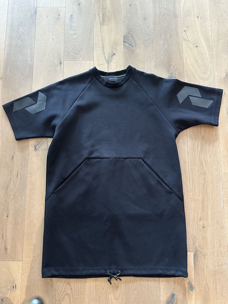 Peak Performance Robes: Peak Performance Kleid schwarz Gr. L – D'occasion à Speicher par pat_ddn8