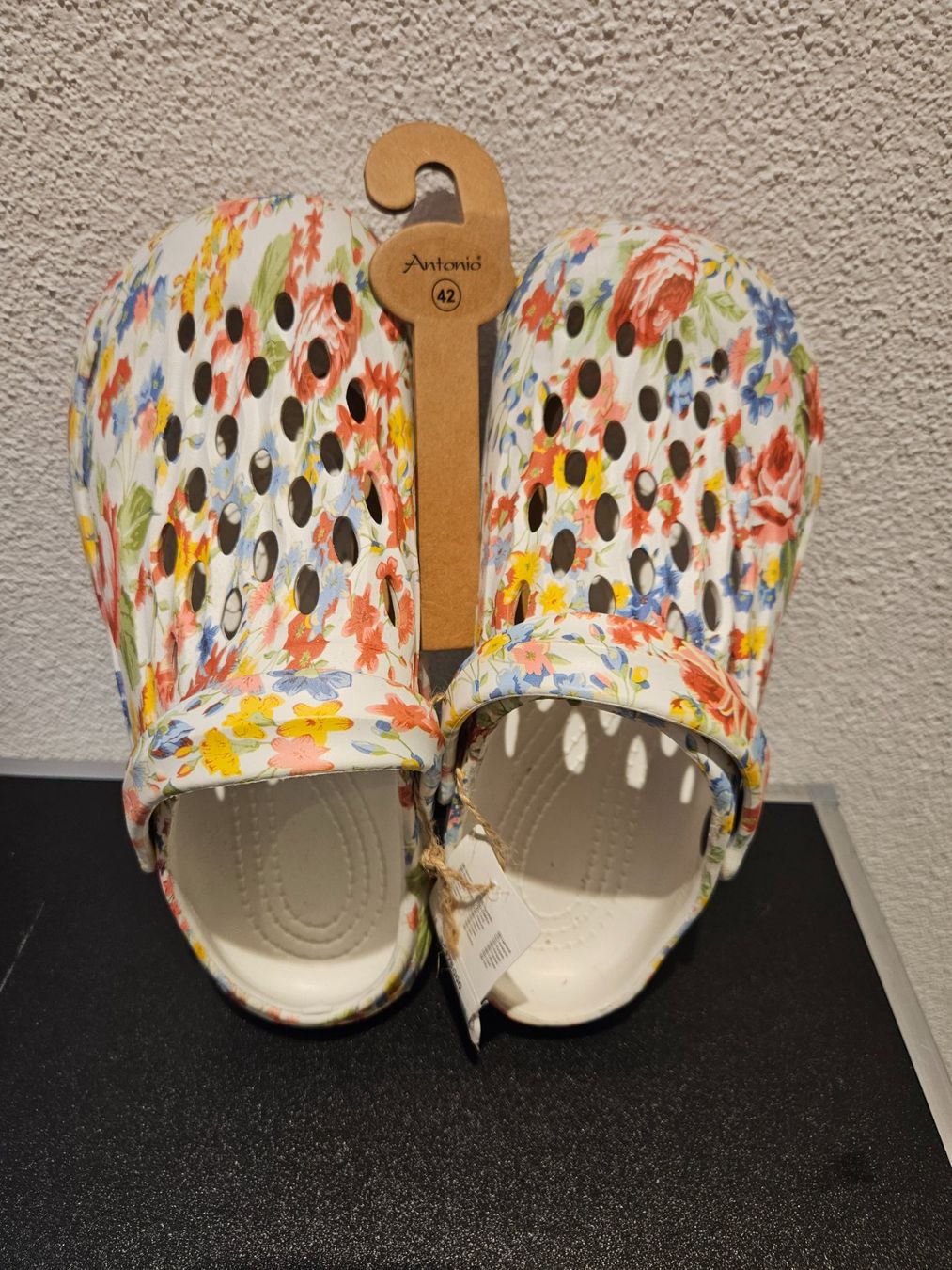 Scarpe da uomo: Neu - Hausschuh / Gartenschuh Gr. 42 – Nuovo e nell'imballaggio originale da Dagmersellen venduto da Jarsetz_Restposten