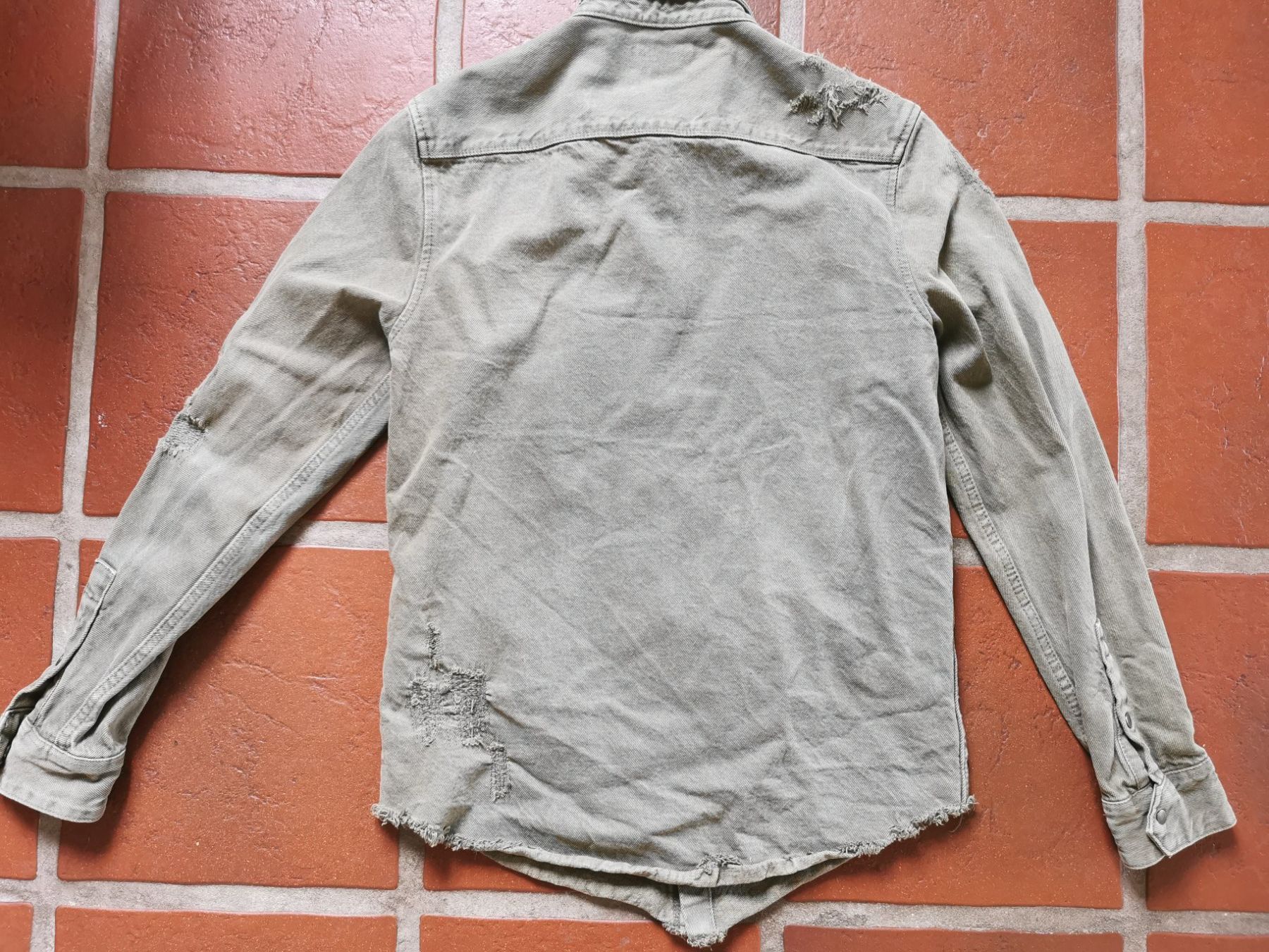 Zara Giacche: Zara; Khaki Jeansjacke / Hemd Gr. M – Usato da Boniswil venduto da Totomat-Lady 5