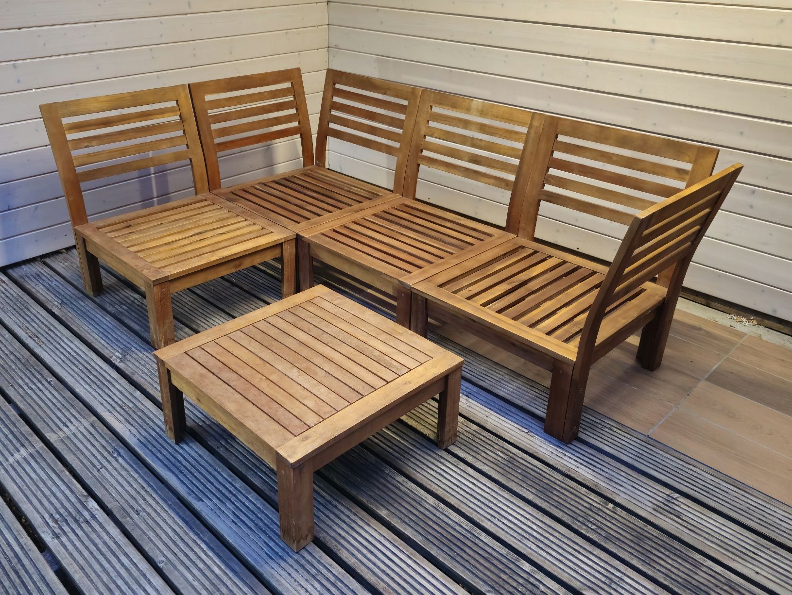 Ikea Divani: Gartenlounge Ecksofa mit Polstern und Beistelltisch – Usato da Etzgen venduto da VierRingeA6 4