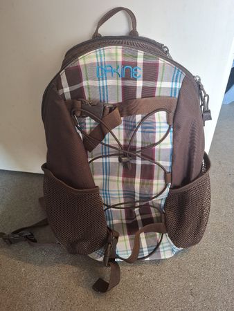 Dakine Rucksack, kariert, ideales Format, sehr guter Zustand