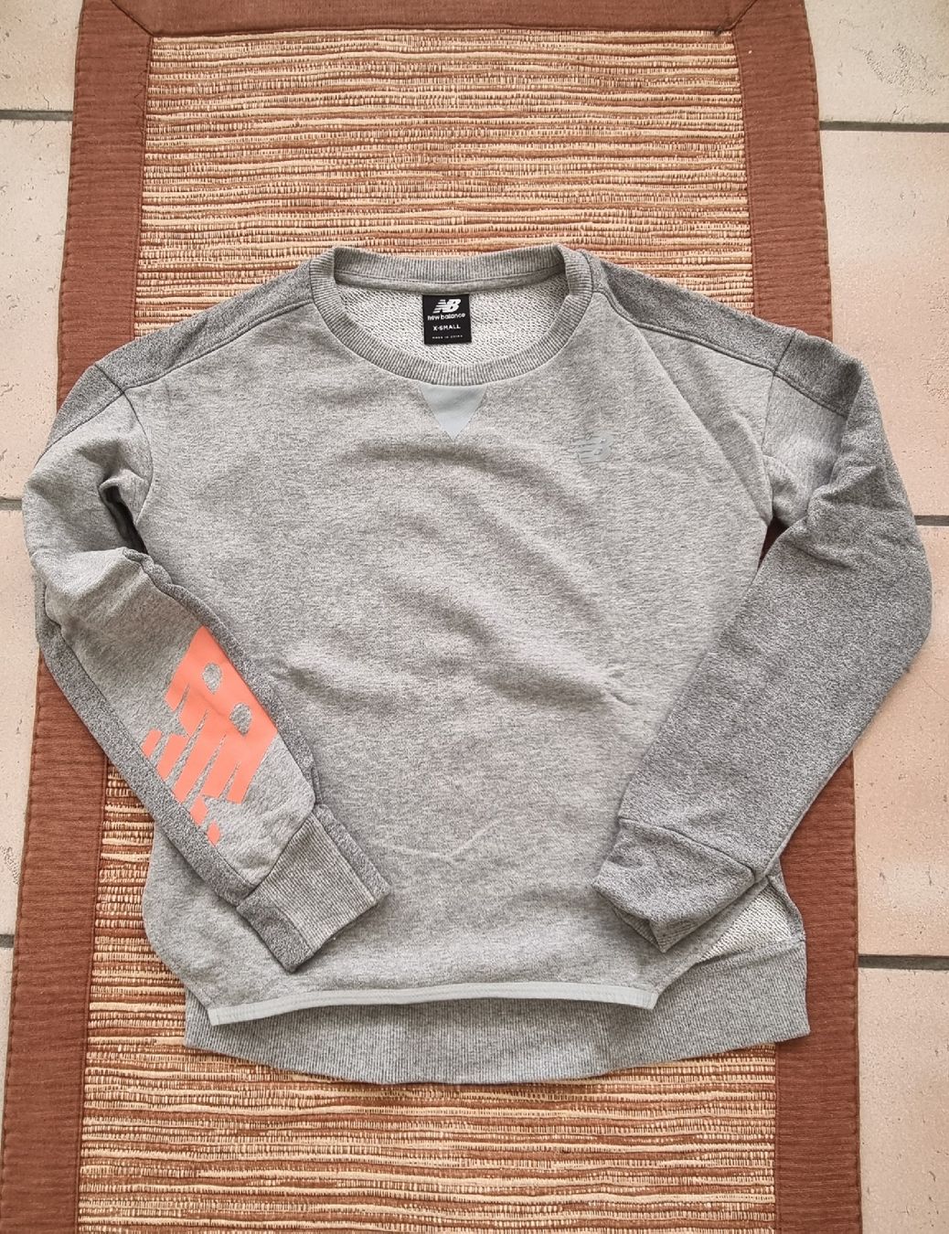 New Balance Canottiere & Pantaloni: Pull woman by New Balance – Usato da Mendrisio venduto da ann_d9pf