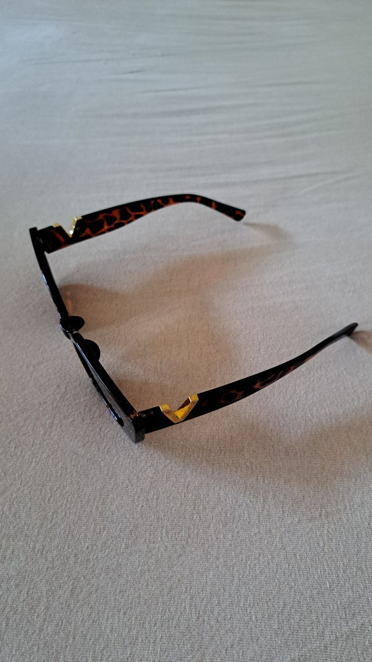 Lunettes & Verres: lunettes de soleil brunes – Neuf avec emballage d'origine à Chêne-Bourg par n4r_7kyb 1