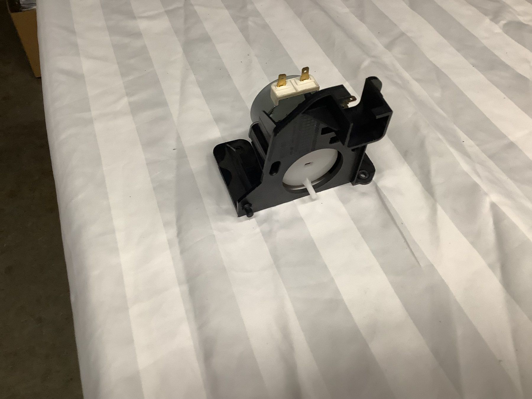 Altro per industria metallurgica: GETRIEBE MOTOR 200V MIT ENDSCHALTER – Usato da Glarus venduto da Mdelphi 3