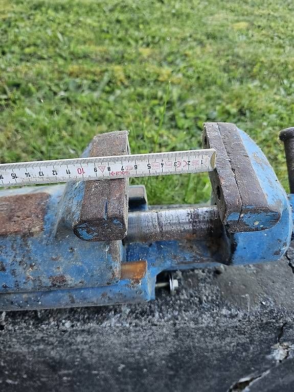 Tutti gli attrezzi: Schraubstock Blau Schwer – Usato da Muhen venduto da Gsell4 1