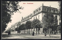 Bern, Partie mit Passanten an der Thunst